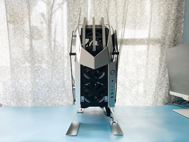 异形机箱好玩吗？装一个看看效果如何，大水牛铁血战士铝合金酷不