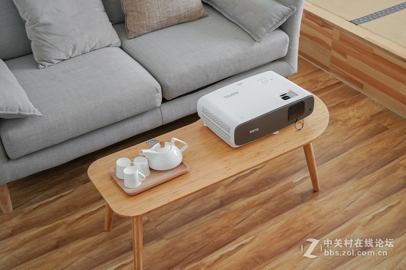 感受4K广色域的魅力，明基W2700家用投影仪深度评测