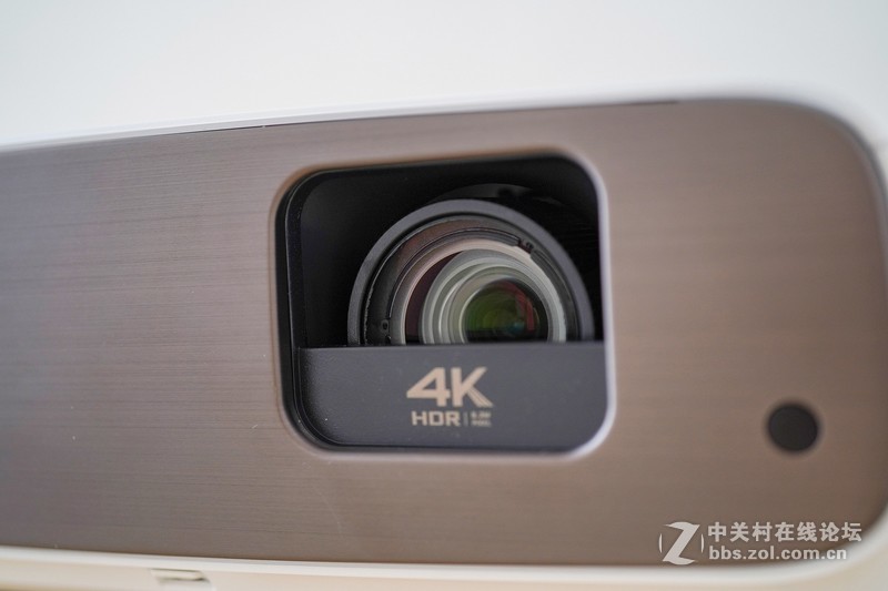 感受4K广色域的魅力，明基W2700家用投影仪深度评测