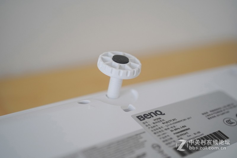 感受4K广色域的魅力，明基W2700家用投影仪深度评测