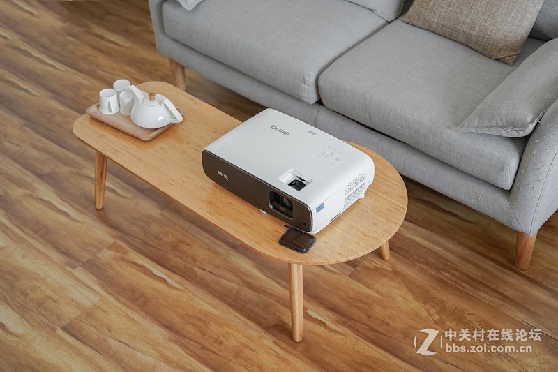 感受4K广色域的魅力，明基W2700家用投影仪深度评测