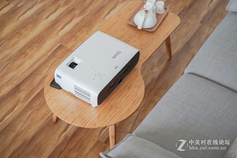 感受4K广色域的魅力，明基W2700家用投影仪深度评测