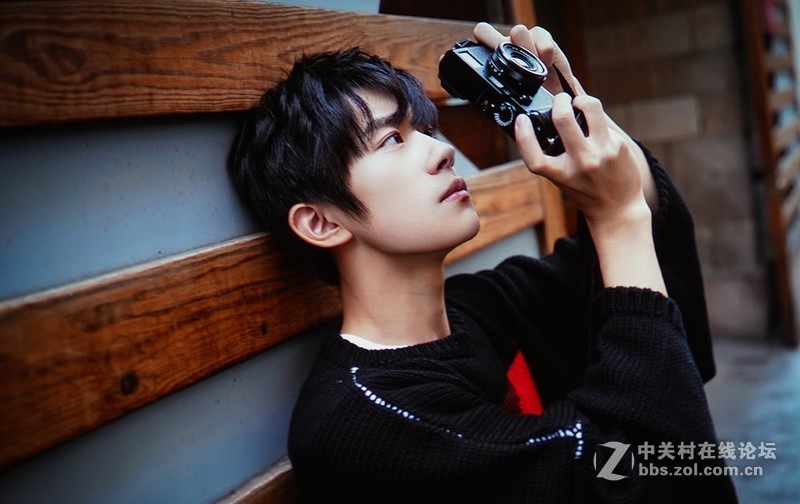 感受4K广色域的魅力，明基W2700家用投影仪深度评测