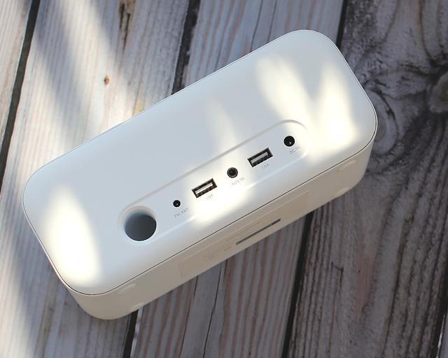 让生活更具品质，安克创新Soundcore多功能床头音箱