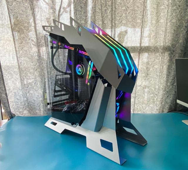 异形机箱好玩吗？装一个看看效果如何，大水牛铁血战士铝合金酷不