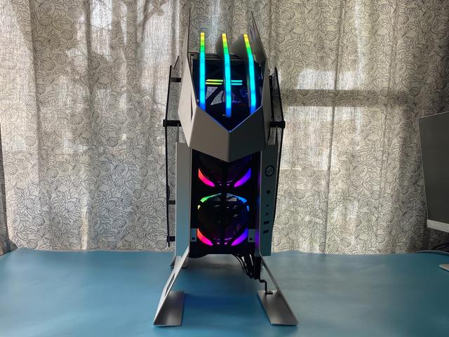 异形机箱好玩吗？装一个看看效果如何，大水牛铁血战士铝合金酷不