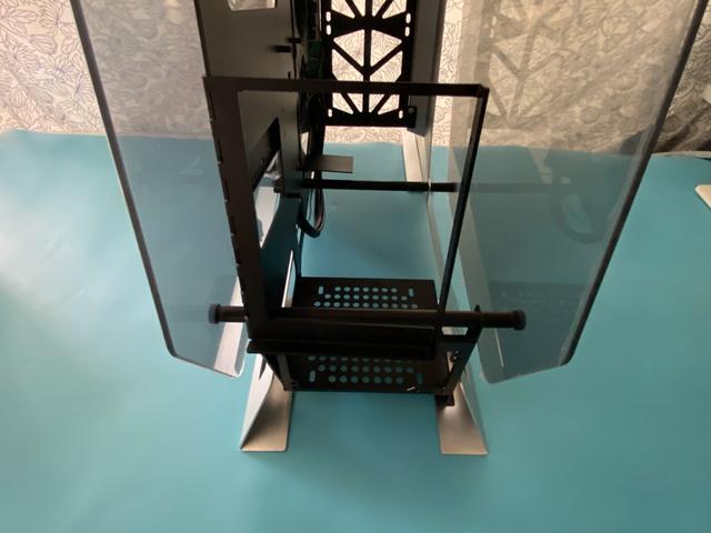 异形机箱好玩吗？装一个看看效果如何，大水牛铁血战士铝合金酷不