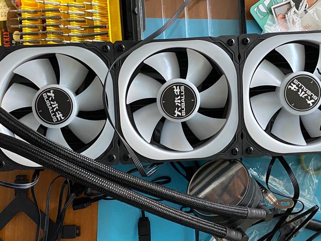 异形机箱好玩吗？装一个看看效果如何，大水牛铁血战士铝合金酷不