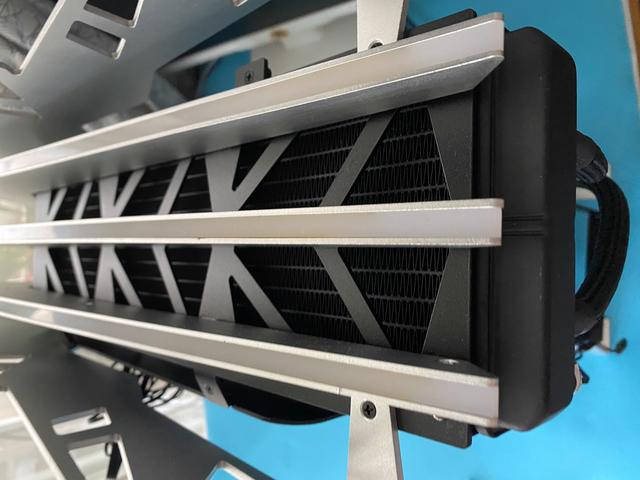 异形机箱好玩吗？装一个看看效果如何，大水牛铁血战士铝合金酷不