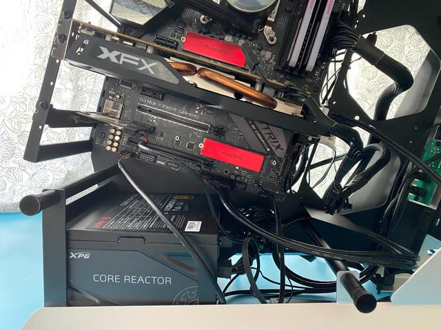 异形机箱好玩吗？装一个看看效果如何，大水牛铁血战士铝合金酷不