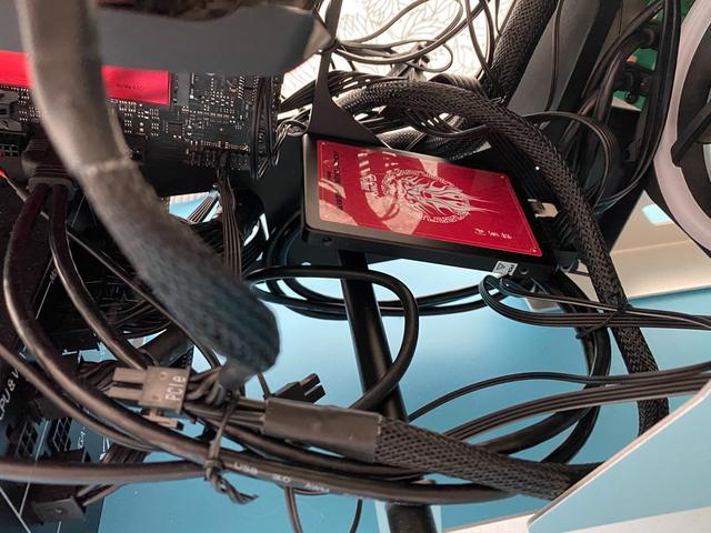 异形机箱好玩吗？装一个看看效果如何，大水牛铁血战士铝合金酷不