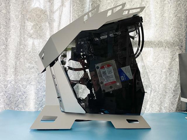 异形机箱好玩吗？装一个看看效果如何，大水牛铁血战士铝合金酷不