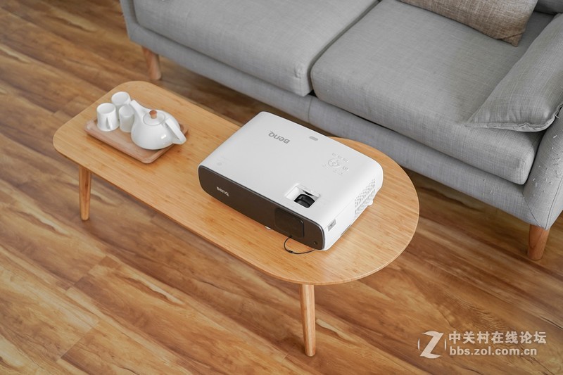 感受4K广色域的魅力，明基W2700家用投影仪深度评测