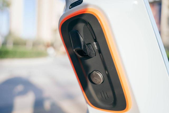 去他喵的早高峰，骑上我心爱的小摩托，再也不用担心堵车