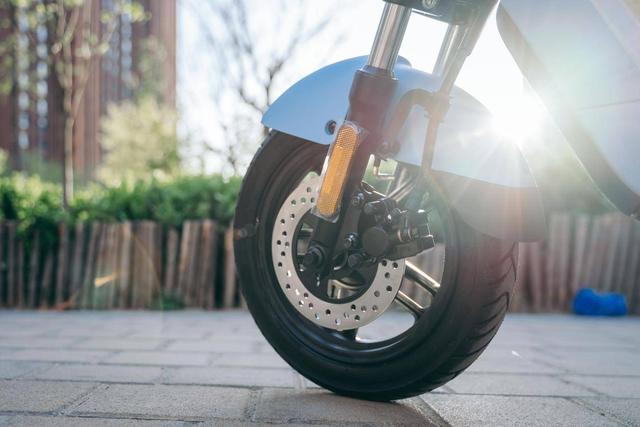 去他喵的早高峰，骑上我心爱的小摩托，再也不用担心堵车