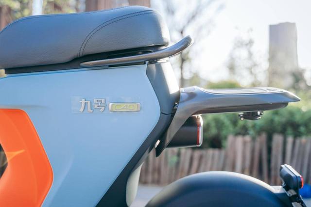 去他喵的早高峰，骑上我心爱的小摩托，再也不用担心堵车