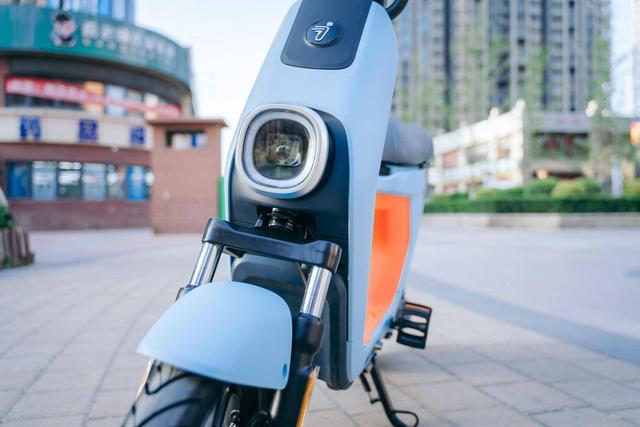 去他喵的早高峰，骑上我心爱的小摩托，再也不用担心堵车