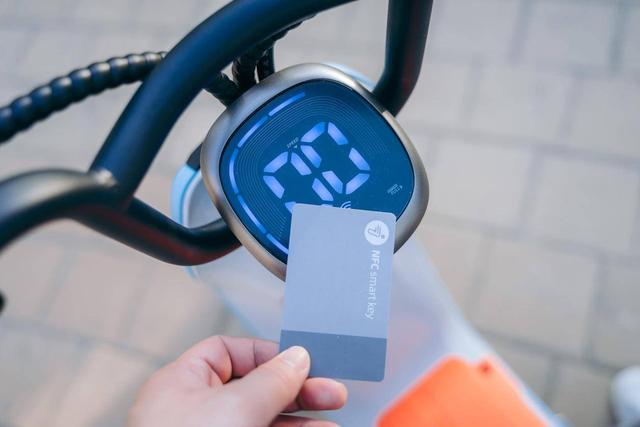 去他喵的早高峰，骑上我心爱的小摩托，再也不用担心堵车