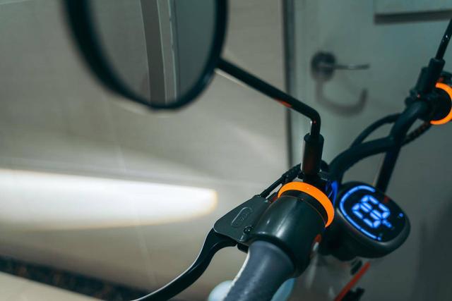 去他喵的早高峰，骑上我心爱的小摩托，再也不用担心堵车