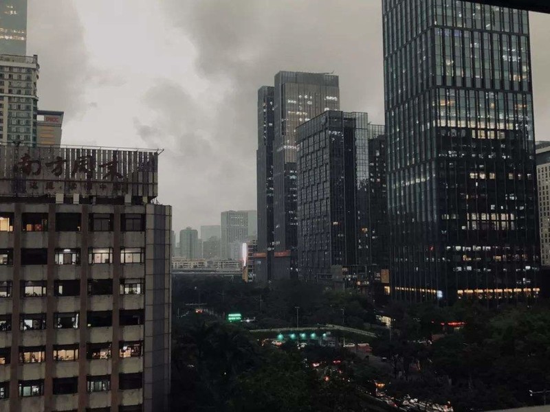 暴雨季节，出门在外又忘关窗户了该怎么办
