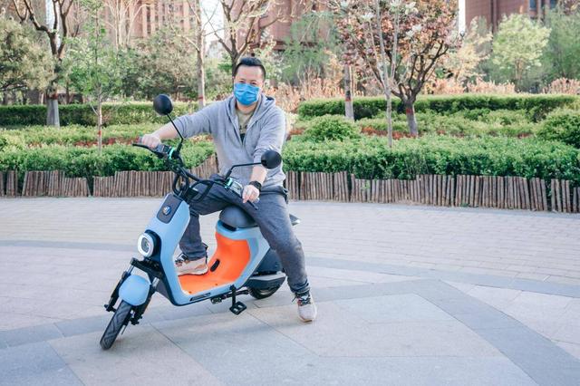 去他喵的早高峰，骑上我心爱的小摩托，再也不用担心堵车