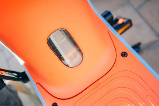 去他喵的早高峰，骑上我心爱的小摩托，再也不用担心堵车