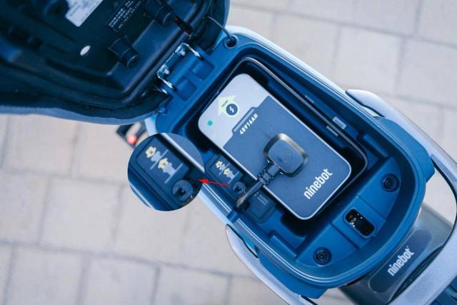 去他喵的早高峰，骑上我心爱的小摩托，再也不用担心堵车