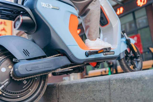 去他喵的早高峰，骑上我心爱的小摩托，再也不用担心堵车