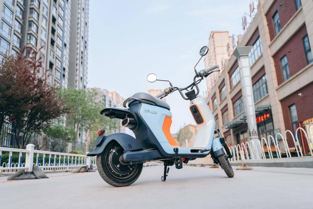 去他喵的早高峰，骑上我心爱的小摩托，再也不用担心堵车