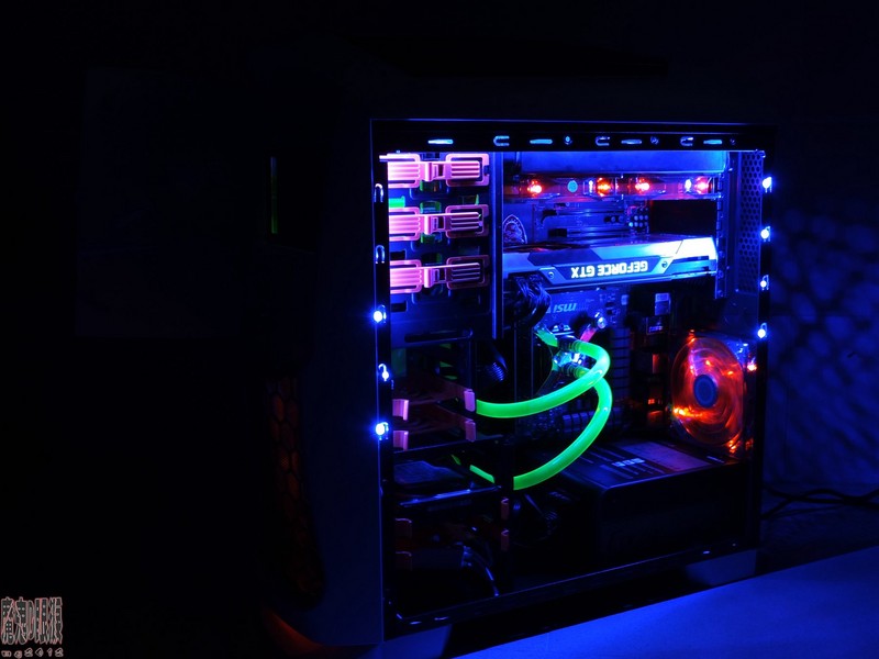 【蜂巢机箱MOD达人PK赛】DIY水冷打造炫彩大白