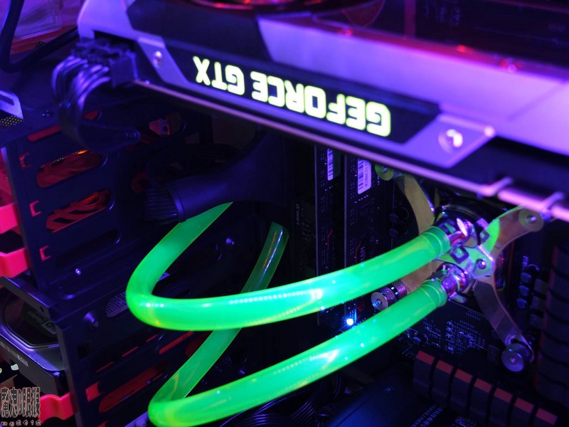 【蜂巢机箱MOD达人PK赛】DIY水冷打造炫彩大白