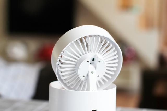 告别空调的日子，桌面加湿小风扇带来丝丝凉意