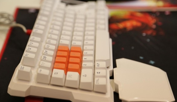 不可忽视的光轴机械键盘新秀—血手幽灵五霸妖