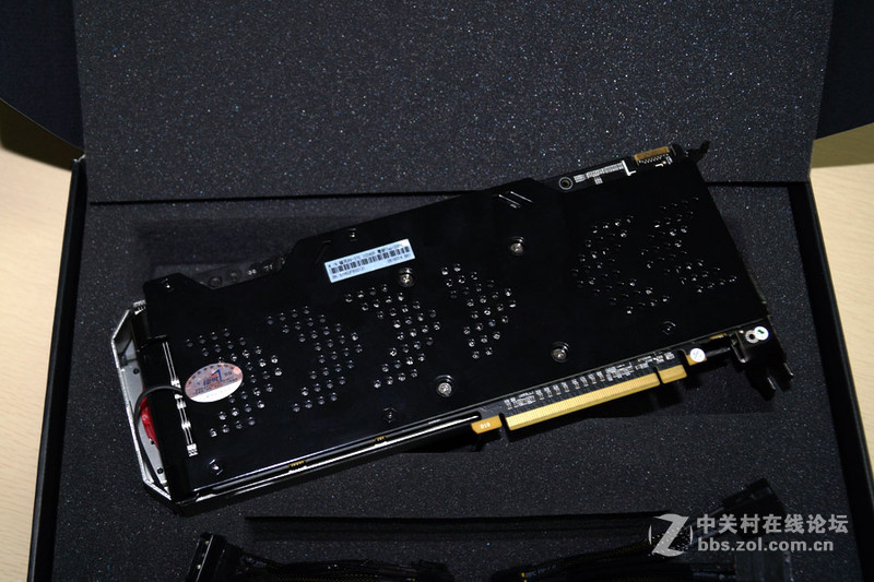 大鞋生已经按耐不住鸟，或许是R9-370首次装机分享