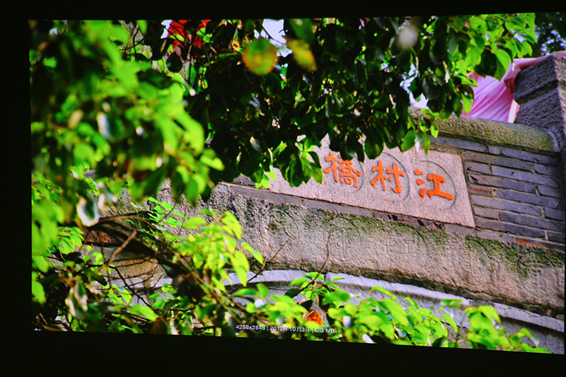 #QUMI Q4，随时随地体验私人影院#QUMI Q4微投色彩画质体验~~