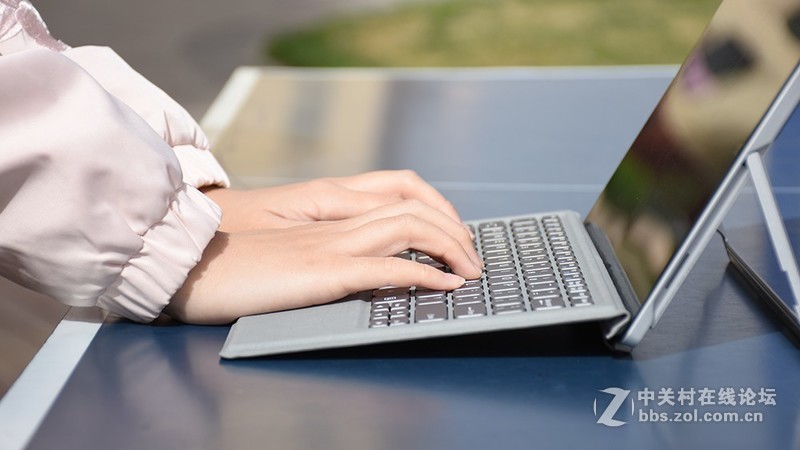 专属都市白领的便携式电脑 中柏EZpad Go二合一电脑