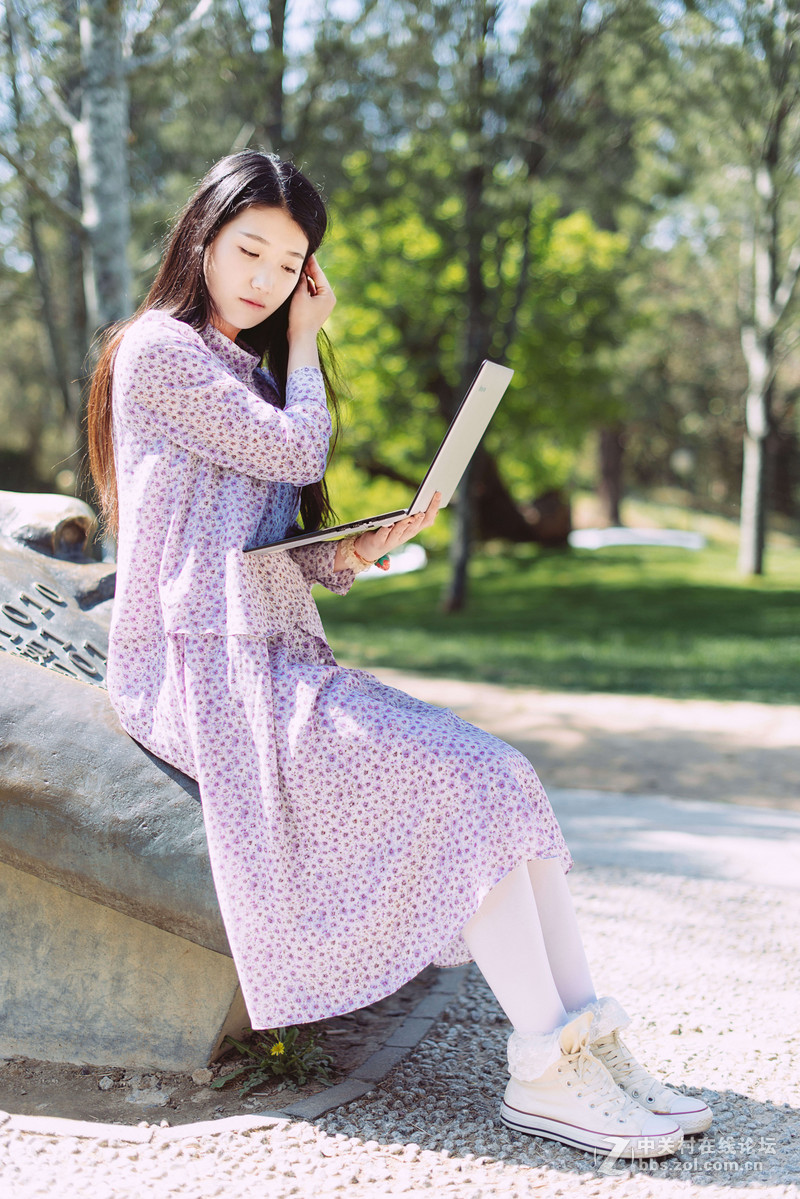 美女学霸邂逅高颜值笔记本联想s4170校园外拍图赏
