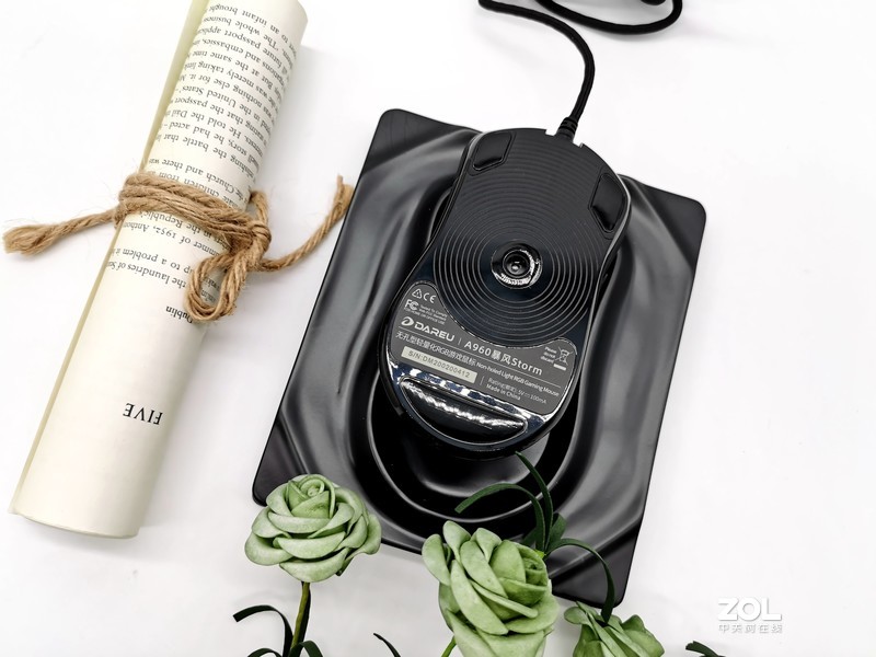 达尔优A960轻量化游戏鼠标仅65g，畅玩24小时游戏手腕不酸痛