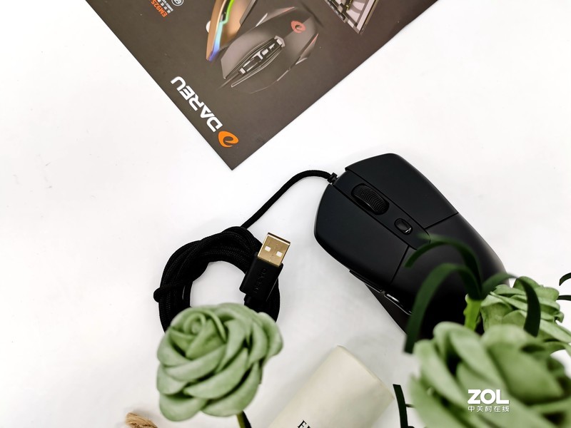 达尔优A960轻量化游戏鼠标仅65g，畅玩24小时游戏手腕不酸痛