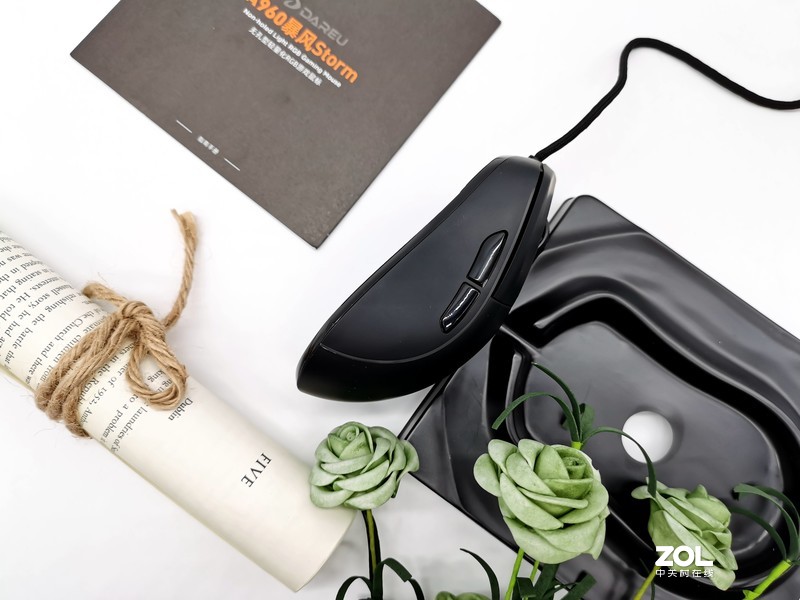 达尔优A960轻量化游戏鼠标仅65g，畅玩24小时游戏手腕不酸痛