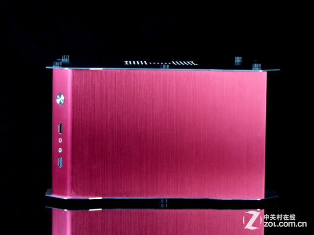 骚气玫红全铝机箱 航嘉冷静王冰锋评测