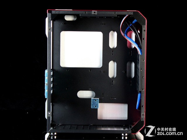 骚气玫红全铝机箱 航嘉冷静王冰锋评测