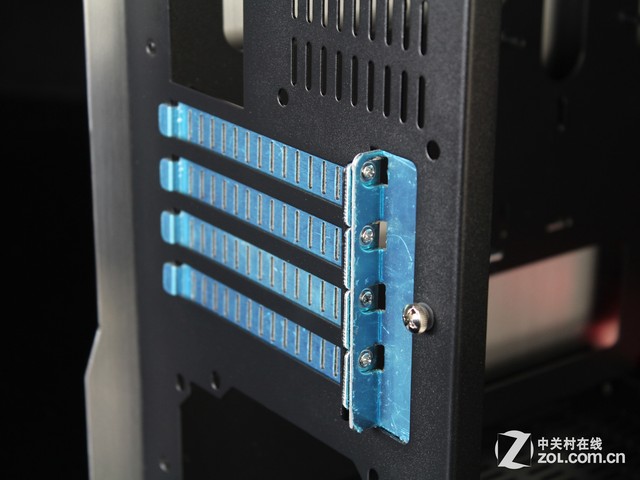 骚气玫红全铝机箱 航嘉冷静王冰锋评测