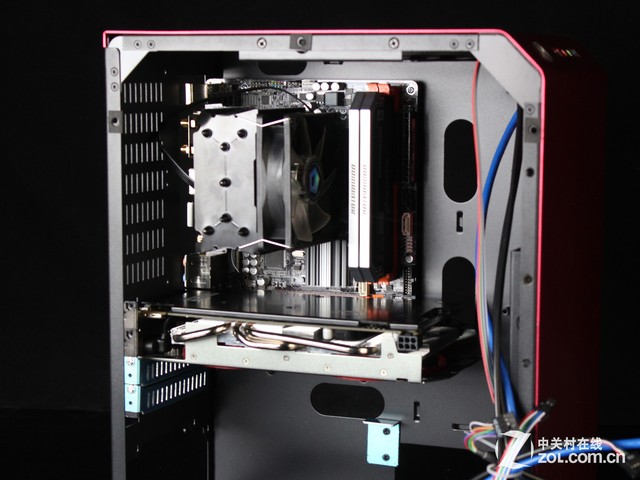 骚气玫红全铝机箱 航嘉冷静王冰锋评测