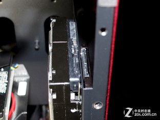 骚气玫红全铝机箱 航嘉冷静王冰锋评测