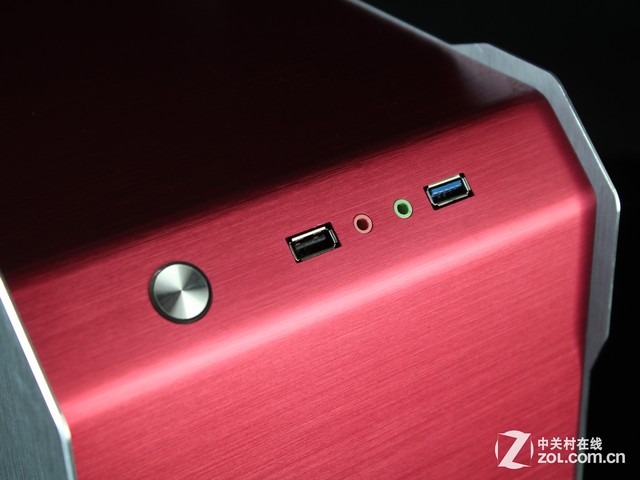 骚气玫红全铝机箱 航嘉冷静王冰锋评测