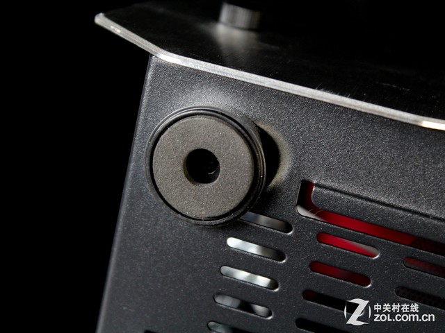 骚气玫红全铝机箱 航嘉冷静王冰锋评测