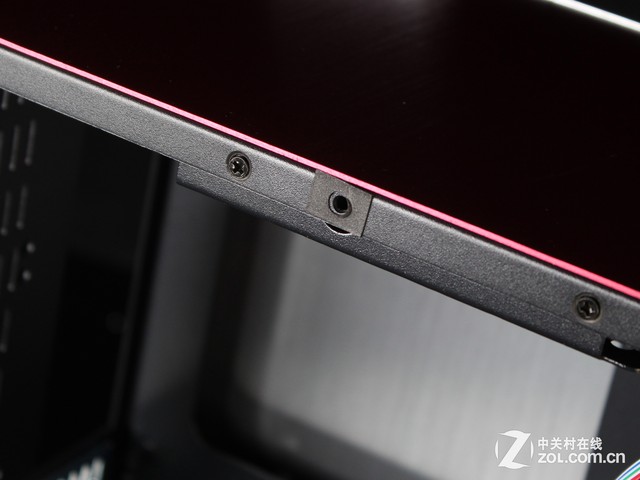 骚气玫红全铝机箱 航嘉冷静王冰锋评测