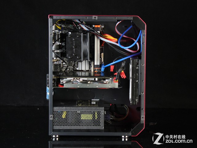 骚气玫红全铝机箱 航嘉冷静王冰锋评测