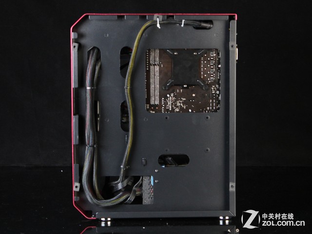 骚气玫红全铝机箱 航嘉冷静王冰锋评测